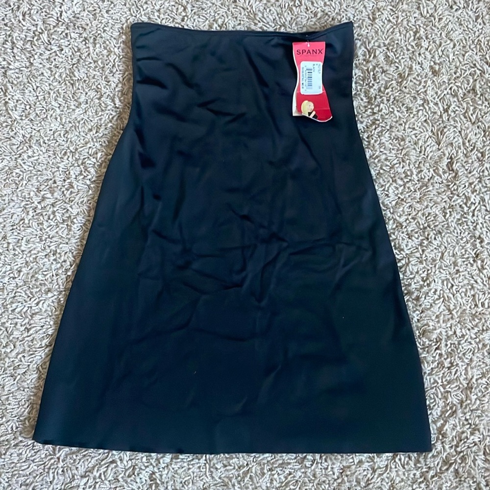 NWT Spanx black half slip